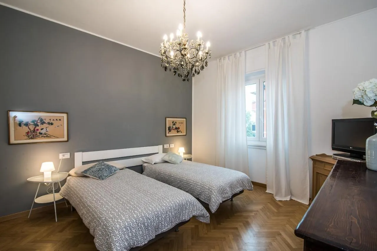 The Best Rent - Viale Corsica Apartment Milano